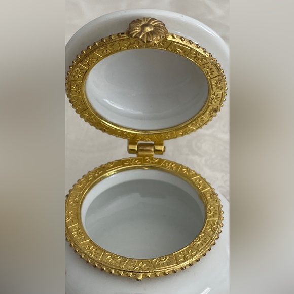 Vintage Ben Bridge Red Roses Porcelain Ring Holder/Trinket Box - Picture 6 of 10